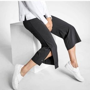 Athleta Tribeca Wide Leg Cropped Pants in Black